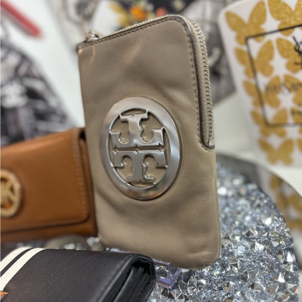 MK Wallet,Tory wallet, Nautica Wallet all in EUC - Picture 7 of 12